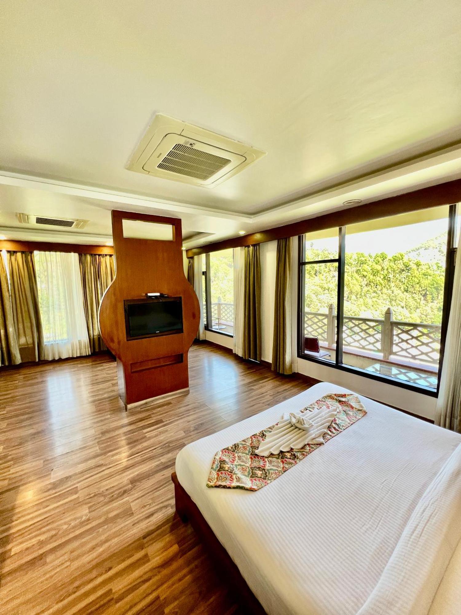 Sea Hawk - Luxury Hill Resort 4 Mins From Bhimtal Lake Exterior photo