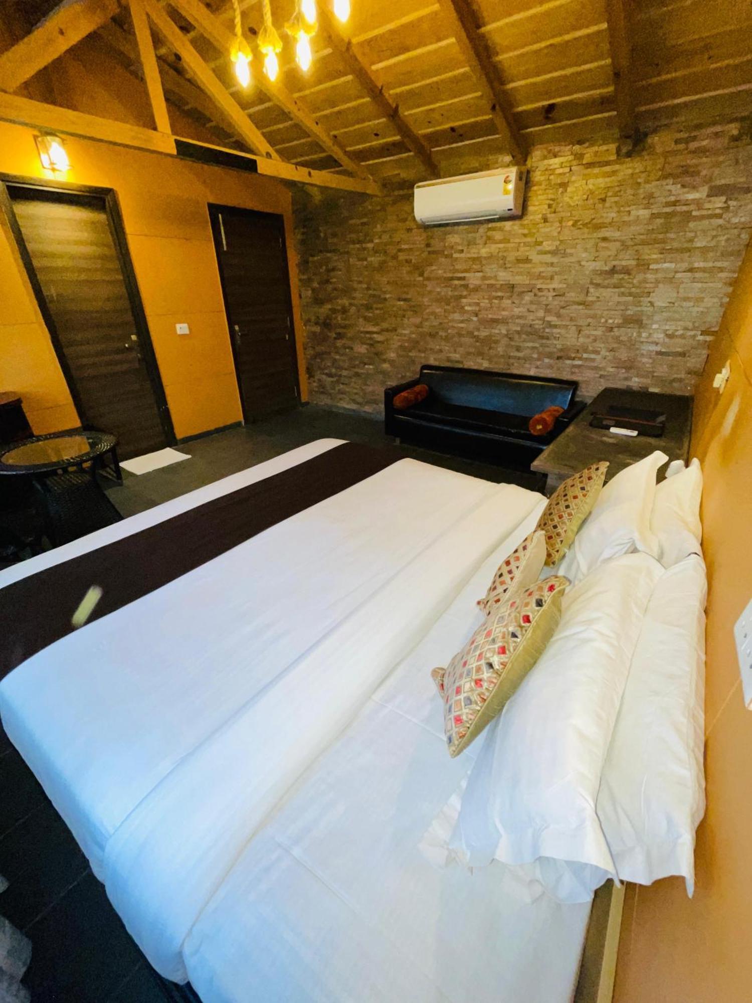 Sea Hawk - Luxury Hill Resort 4 Mins From Bhimtal Lake Room photo